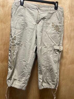 St. John’s Bay Embroidered Beige Cargo Capris